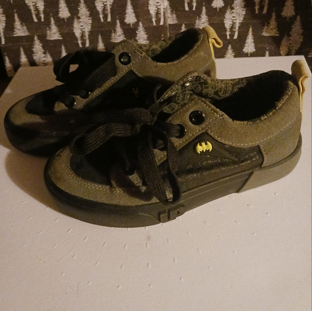 Boys up batman shoes size 11
